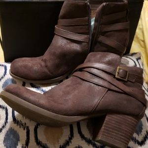 Crown Vintage Brown Booties